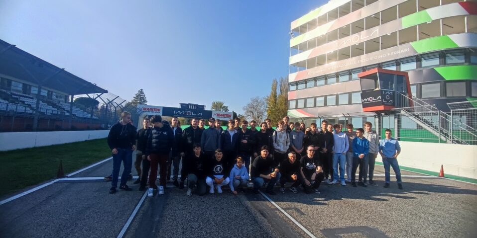 Skupinska slika na dirkališču Imola